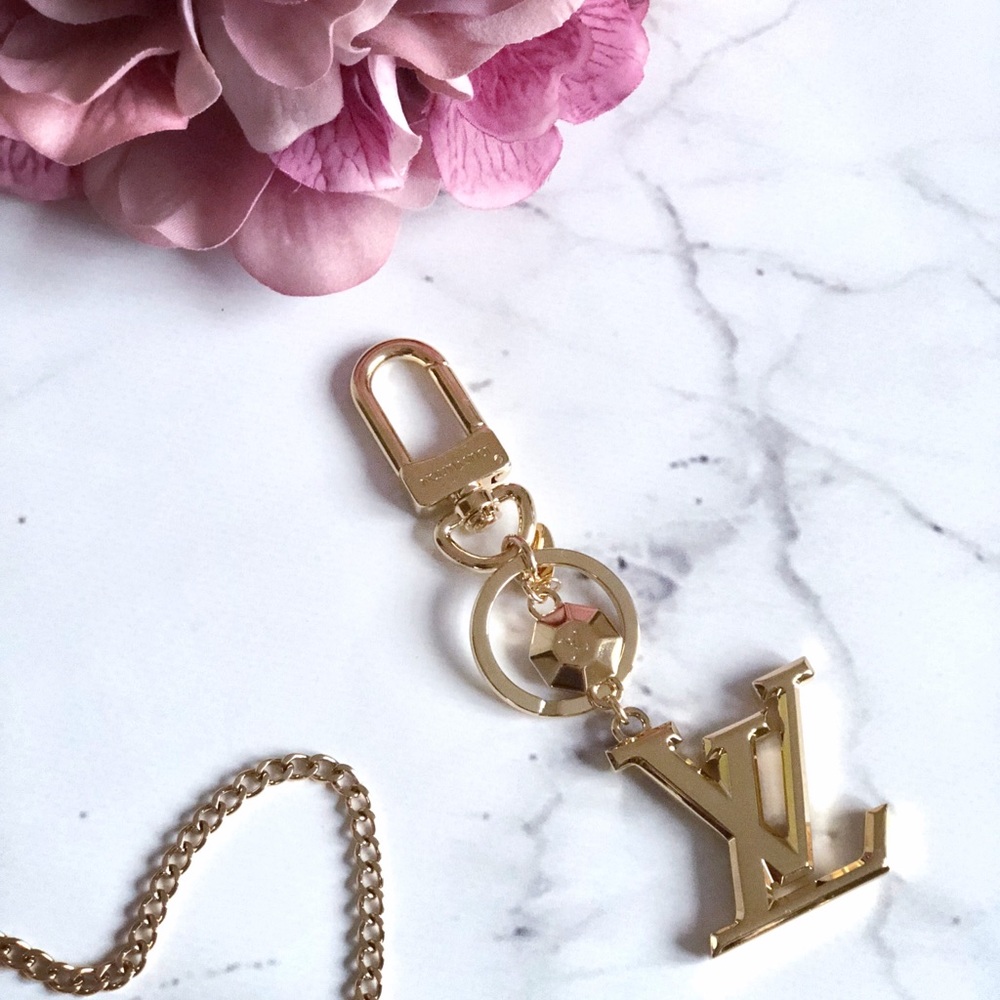❌ SOLD ❌ LV FACETTES BAG CHARM & KEY HOLDER M65216